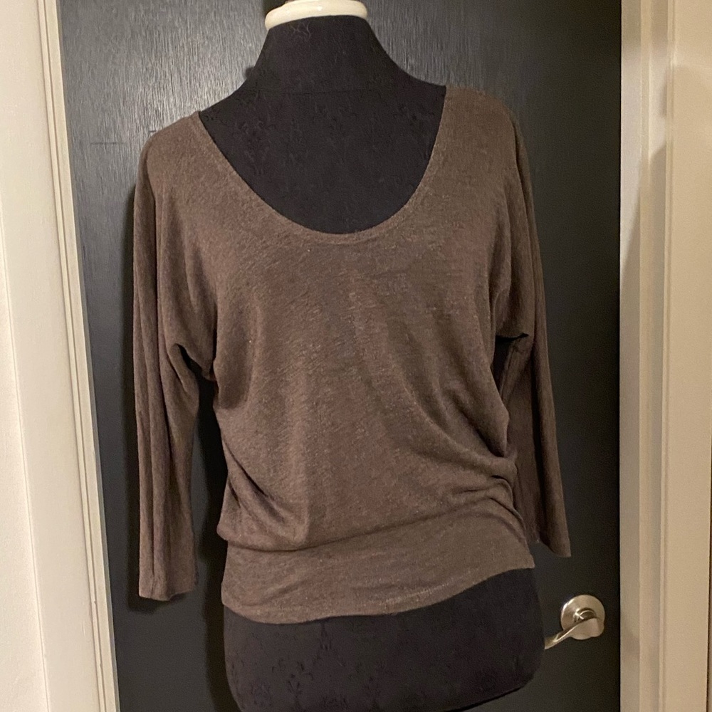 💜 Basic House Long Sleeve Tee in Light Brown Shade